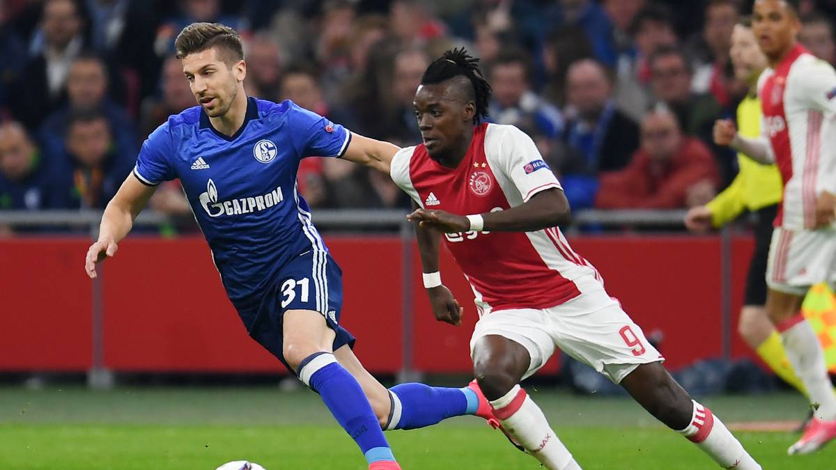 MATIJA NASTASIC: Gegen den erst 17-jährigen Justin Kluivert nach nur wenigen Minuten schon ungelenk. Danach ebenso unter Dauerdruck wie die gesamte S04-Hintermannschaft. Schafft es nicht, für Ruhe zu sorgen - SPORT1-Note: 5