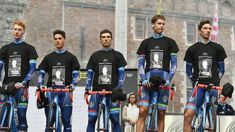Bei der Flandern-Rundfahrt trugen die Fahrer des Rennstalls  Wanty-Groupe Gobert Trauer-Shirts mit dem Foto ihres verunglückten Teamkollegen Antoine Demoitie