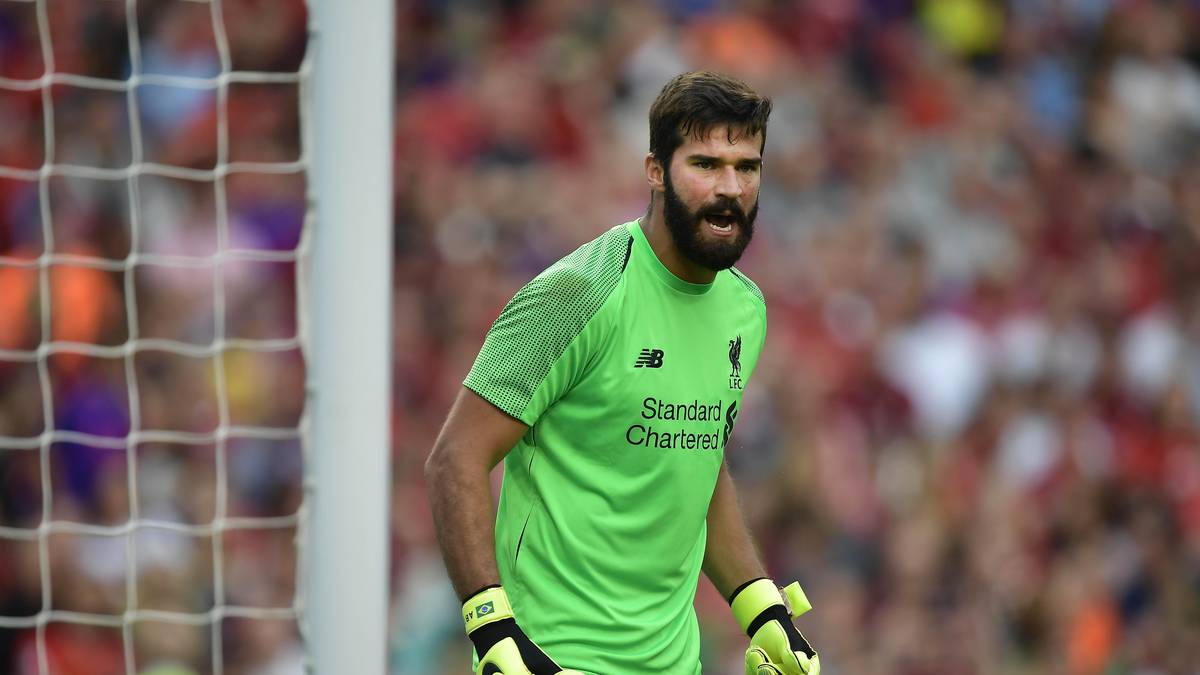 In der englischen Premier League wird fleißig Geld ausgegeben. Bis Ende Juli 2018 zahlen die Premier-League-Klubs fast 1,5 Milliarden Euro für neue Spieler. Keeper Alisson Becker von Liverpool wird etwa mit 62,5 Millionen zum teuersten Torwart aller Zeiten. Doch nicht immer lohnen sich die millionenschweren Investitionen für die Vereine...