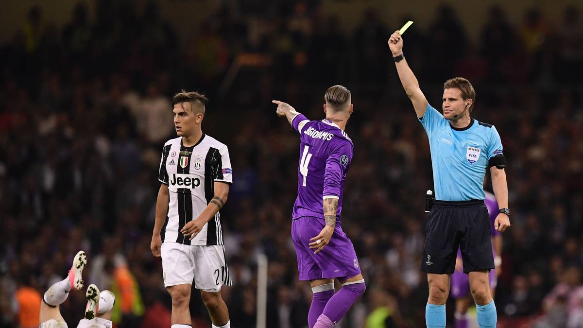 Was für die spanische Liga gilt, gilt natürlich auch international. Im CL-Finale 2017 kennt Dr. Felix Brych keine Gnade und zeigt Ramos die Gelbe Karte - zuvor hatte er Juves Dani Alves zu Fall gebracht