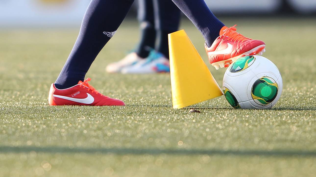 Etlichen Kunstrasenplätzen droht Aus