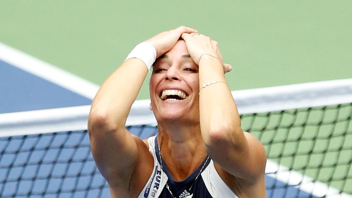 Gespielt wurde übrigens auch noch. Mit einem 7:6, 6:2 sichert sich Pennetta den historischen Sieg