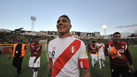 Paolo Guerrero hat gut lachen. Er darf jetzt doch für Peru an der WM teilnehmen