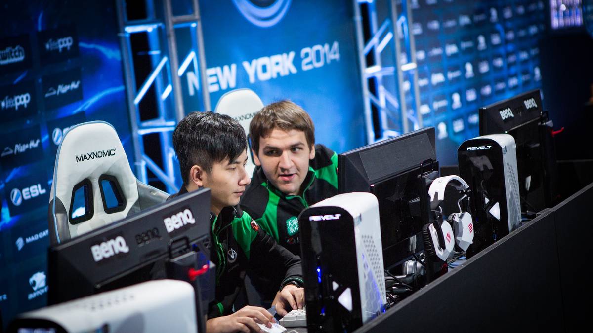 Ein weiterer erfolgreicher deutscher Spieler ist Dominik ‚'Black^‘ Reitmeier, der sogar schon bei Vici Gaming in China und Fnatic in Malaysia spielte. Er lernte sogar beide Sprachen und scheint sich überall sehr wohl zu fühlen. Derzeit spielt er in keinem Team, aber vielleicht sehen wir ihn bald bei den Russen?