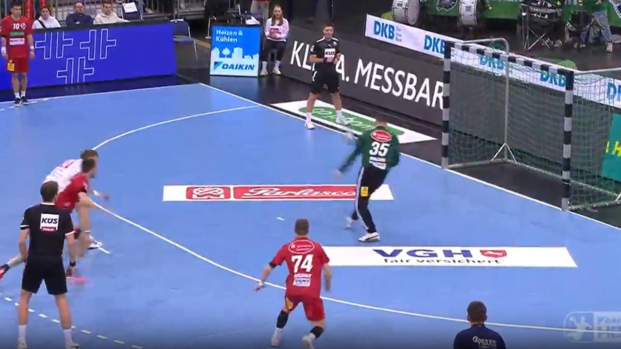 Kurioser Block! Keeper hält 7-Meter-Wurf mit dem Gesicht