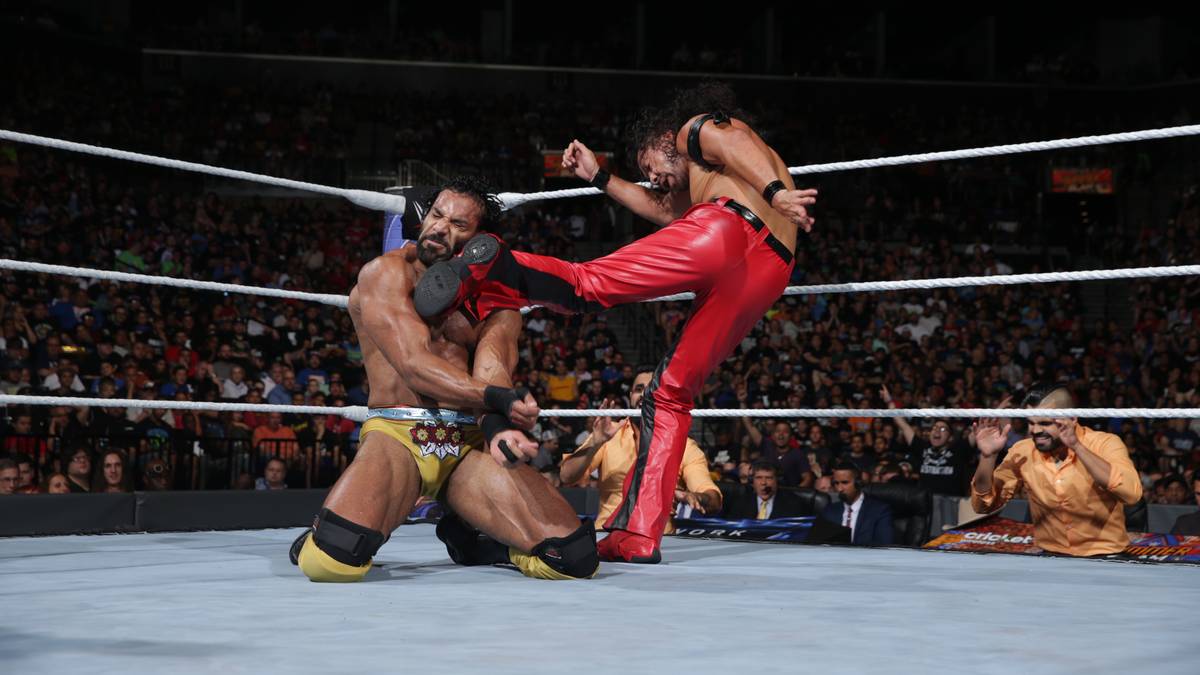 Nakamura sieht wie der sichere Sieger aus - bis sich Mahals Verbündete, die Singh Brothers, einmischen