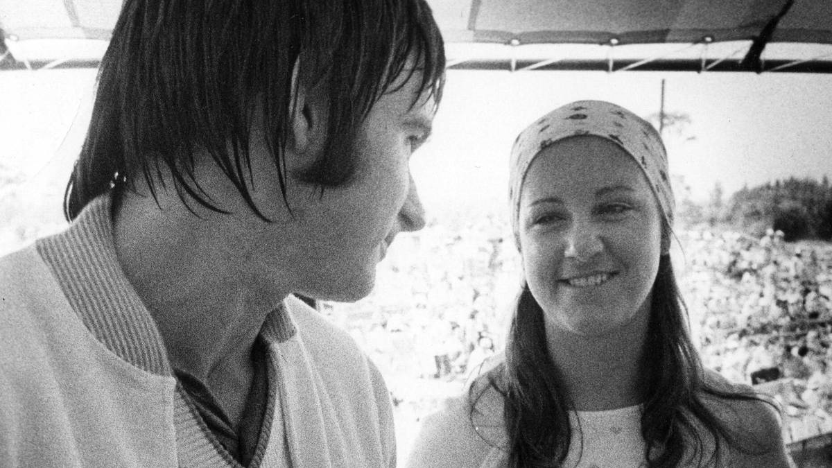 CHRIS EVERT und JIMMY CONNORS: Sie waren die besten Tennisspieler der Welt - und ein Liebespaar. Doch kurz nach ihrem Wimbledon-Triumph 1974 zerbrach die Beziehung. Connors ist seit 1979 mit dem früheren Playboy-Model Patti McGuire verheiratet, das Paar hat zwei Kinder. Evert war dreimal verheiratet und hat drei Kinder