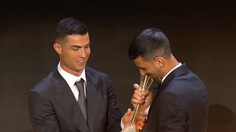 Cristiano Ronaldo bezeichnet Novak Djokovic bei den Globe Soccer Awards 2025 als Beispiel für alle Generationen.