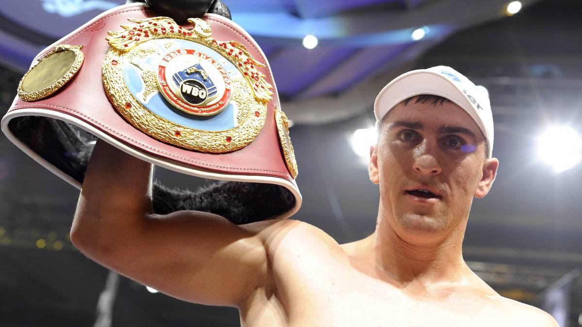 Auch im nächsten Jahr verteidigt er seinen Titel in insgesamt drei Kämpfen erfolgreich, wobei er sich im Duell mit dem Russen Denis Lebedew eine schwere Rippenfraktur zuzieht. Dennoch steht am Ende ein knapper aber durchaus umstrittener Punktsieg für den Deutschen zu Buche