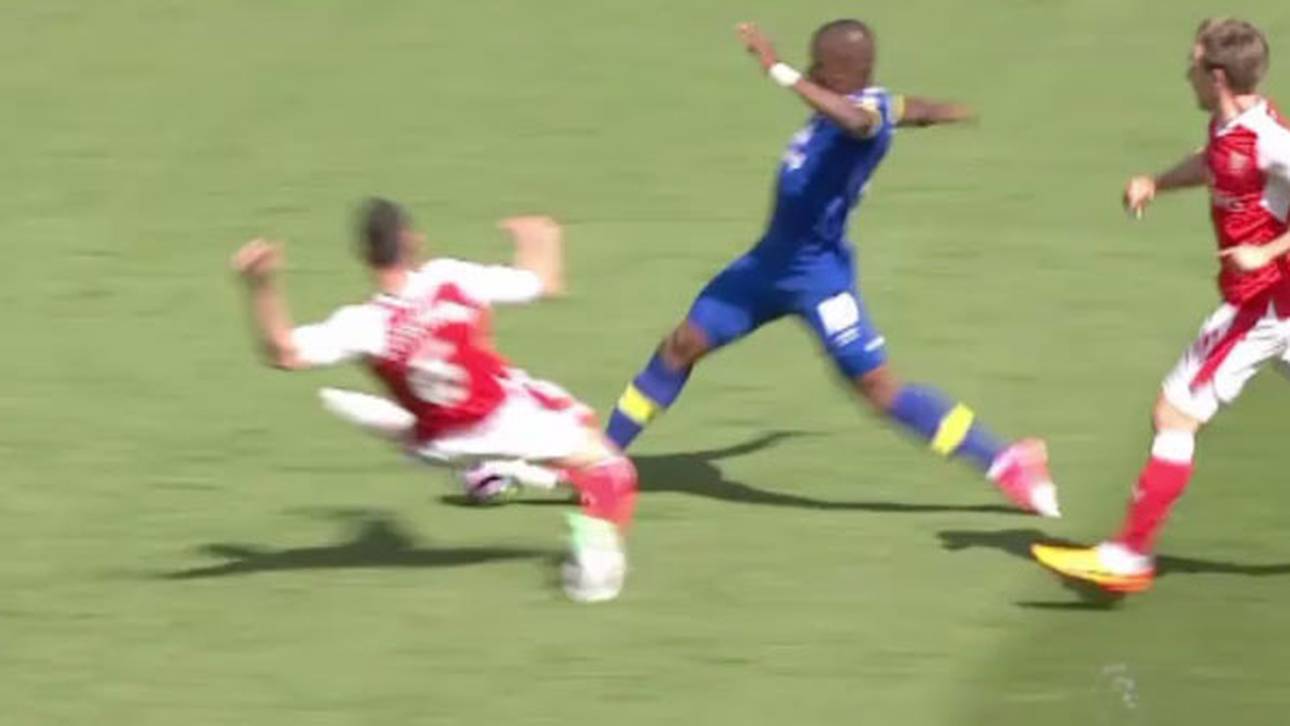Video: Arsenal-Star mit bösem Foul