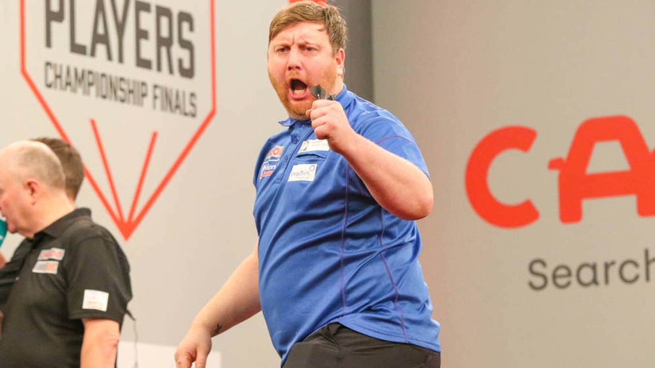 Kurios! Klempnerarbeit vor WM-Spiel