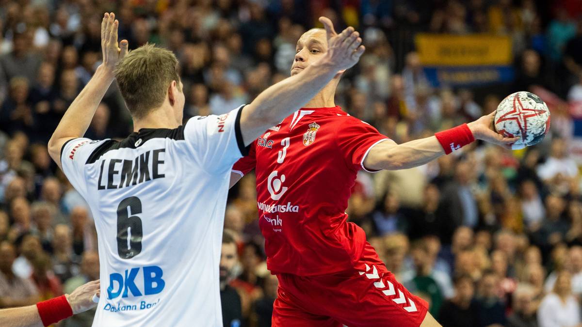 FINN LEMKE: Im bisherigen Turnier aufgrund des Bollwerks Wiencek/Pekeler selten gebraucht. Durfte ab der 15. Minute in der Defensive ran und sammelte mit einigen Blocks Selbstvertrauen. Vorne mit seinem einzigen Versuch erfolglos