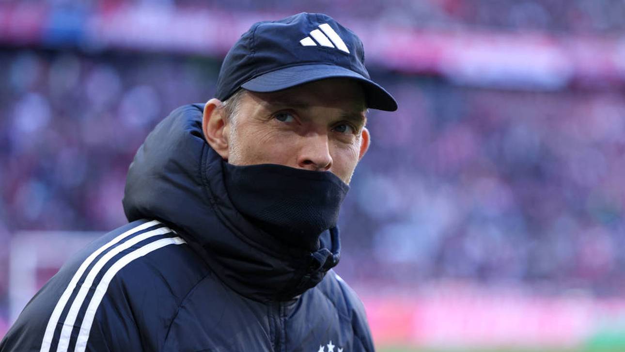 Tuchel mit Maske in der Kabine