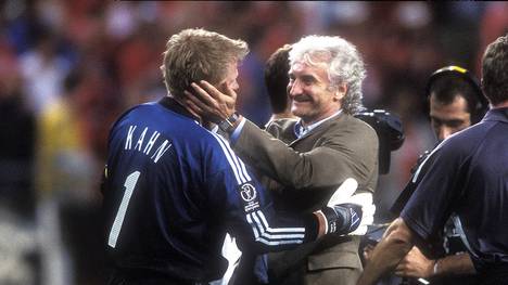 Teamchef Rudi Völler (r.) konnte sich bei der WM 2002 auf Oliver Kahn verlassen - mit einer kurzen Ausnahm