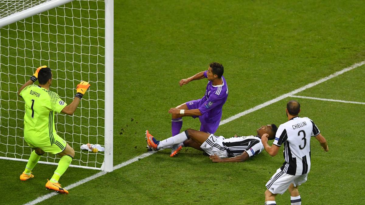 Kurz darauf fliegt CR7 an der nächsten Herausgabe vorbei. Juve gerät zusehends ins Schwimmen. Die abermalige Führung für Real liegt in der Luft