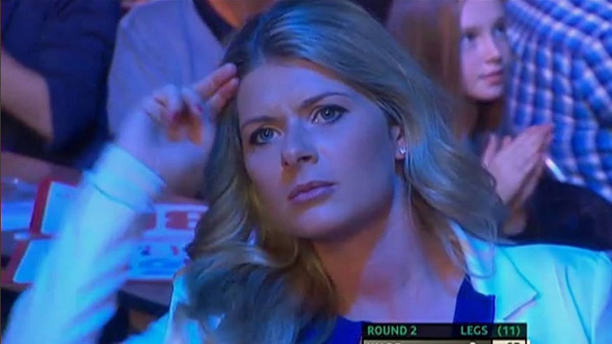 Daher fieberte die Darts-Schönheit bei Auftritten ihres Mannes im Publikum mit