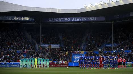 Deportivo Alaves v FC Barcelona - La Liga