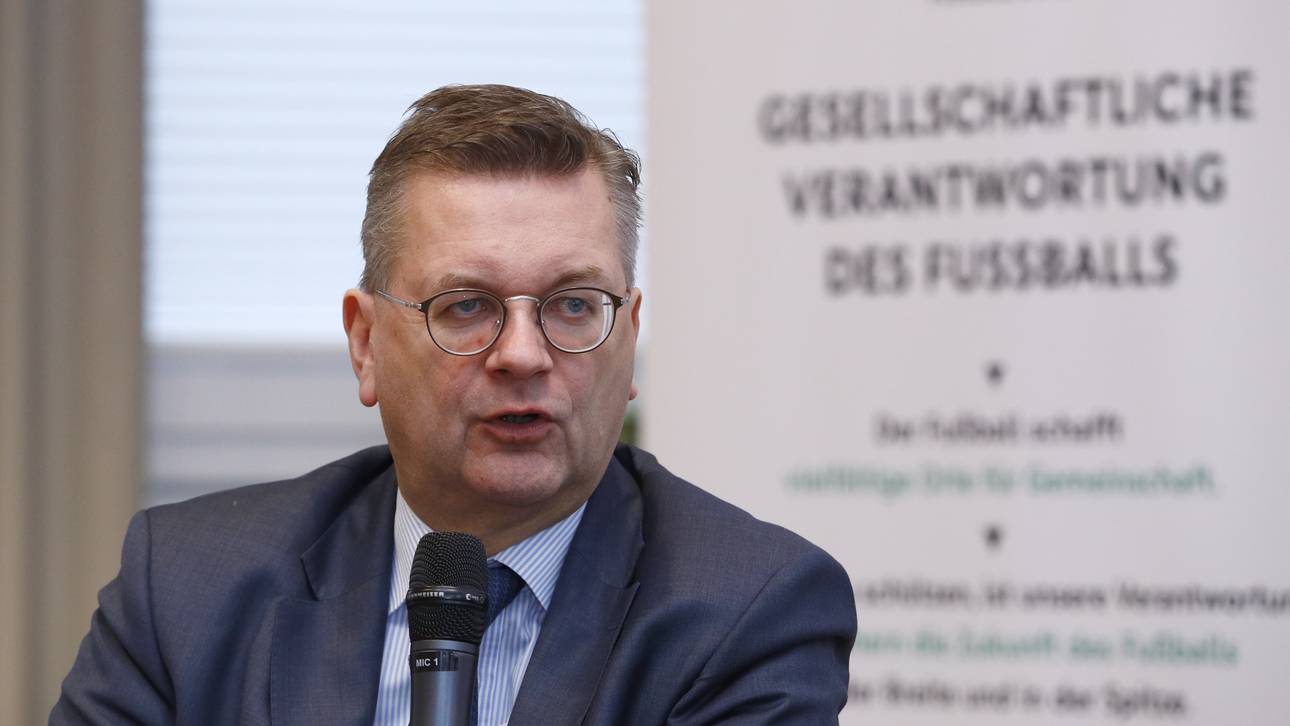Grindel: Videobeweis-Debatte maßlos