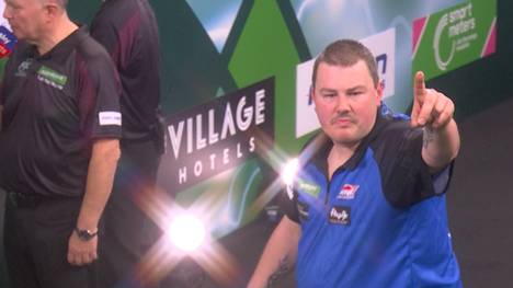 Dirk van Duijvenbode feiert einen fulminanten Auftakt bei der Darts-WM in London. Für ein besonderes Highlights sorgt aber sein Gegner.