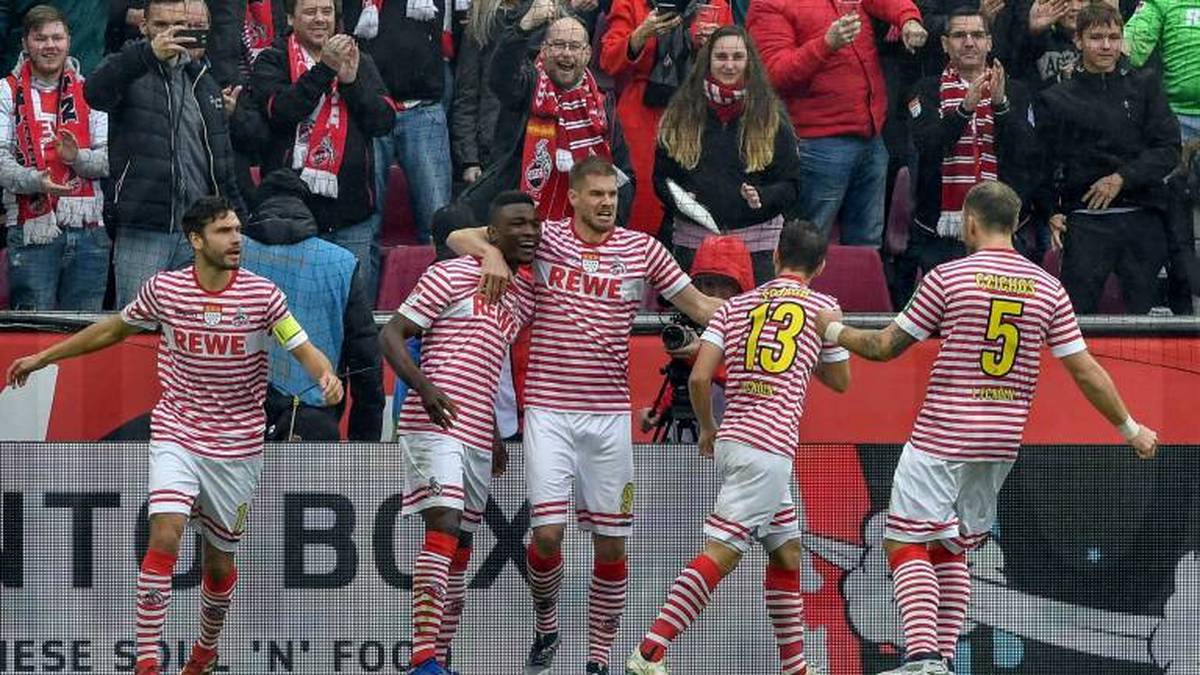 Karnevalsstimmung auf dem Rasen: Der 1. FC Köln hat am 13. Spieltag der 2. Liga eine irre Tor-Partie gefeiert und Dynamo Dresden mit 8:1 abgeschossen - und das in besonderen Outfits. Gegen Dynamo Dresden tragen die Kölner, einen Tag vor dem 11.11., ein rot-weiß geringeltes Karnevalstrikot - na dann: Kölle Alaaf!