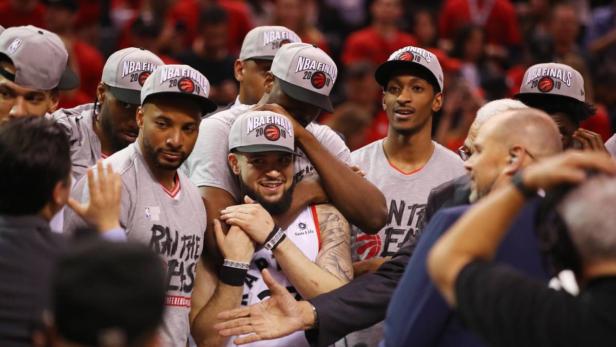 Die Toronto Raptors haben erstmals den Einzug ins Finale der NBA-Playoffs geschafft. Dort trifft die Franchise aus Kanada auf die Golden State Warriors, die ihren dritten Titel in Folge einfahren können. SPORT1 zeigt kuriose und interessante Fakten zu den Finals 2019
