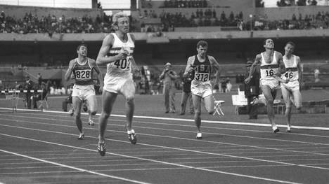 David Hemery bei seinem Goldlauf über 400 Meter Hürden bei den Olympischen Spielen 1968