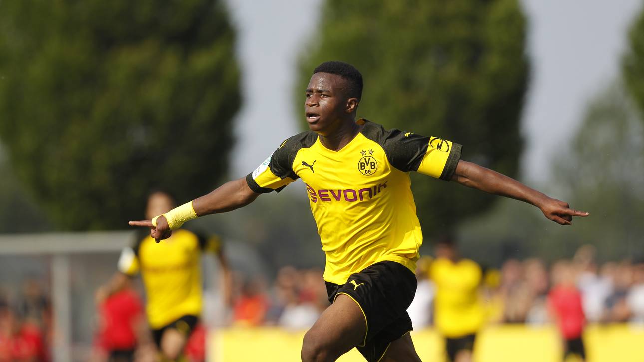 BVB soll Moukoko gebunden haben