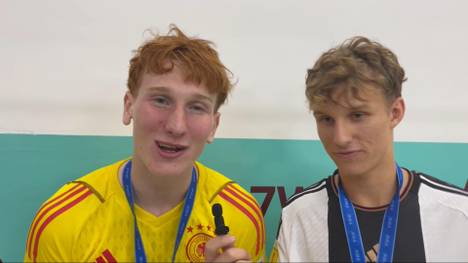 Die deutsche U17.Nationalmannschaft ist Weltmeister. Im Elfmeterschießen setzt sich das Team von Christian Wück gegen Frankreich durch.
