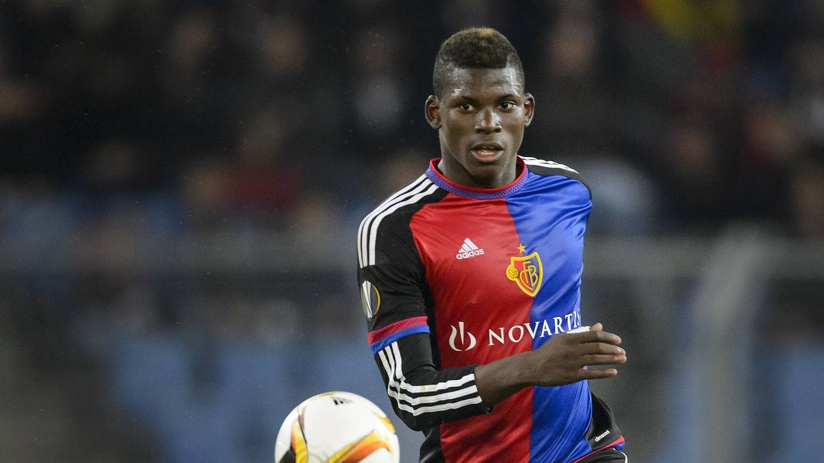 BREEL EMBOLO (FC Basel): 18 Jahre jung ist das Supertalent des Schweizer Erstligisten - und schon reißt sich halb Europa um Embolos Dienste. Wolfsburgs Geschäftsführer Klaus Allofs bestätigt bei SPORT1, dass auch der VfL interessiert ist. SPORT1-Prognose: Finanziell hat Wolfsburg einiges zu bieten - die sportliche Perspektive beweist das Beispiel De Bruyne. Die Wölfe sind ein heißer Anwärter auf Embolo