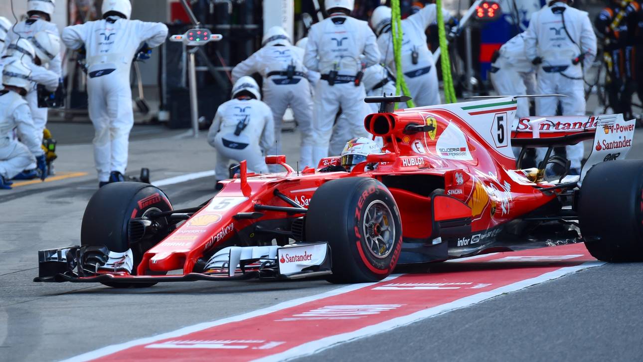 Vettel steuert falsche Box an