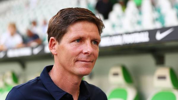 WOLFSBURG, GERMANY - AUGUST 31: Oliver Glasner, Head Coach of VfL Wolfsburg looks on prior to the Bundesliga match between VfL Wolfsburg and SC Paderborn 07 at Volkswagen Arena on August 31, 2019 in Wolfsburg, Germany. (Photo by Martin Rose/Bongarts/Getty Images)