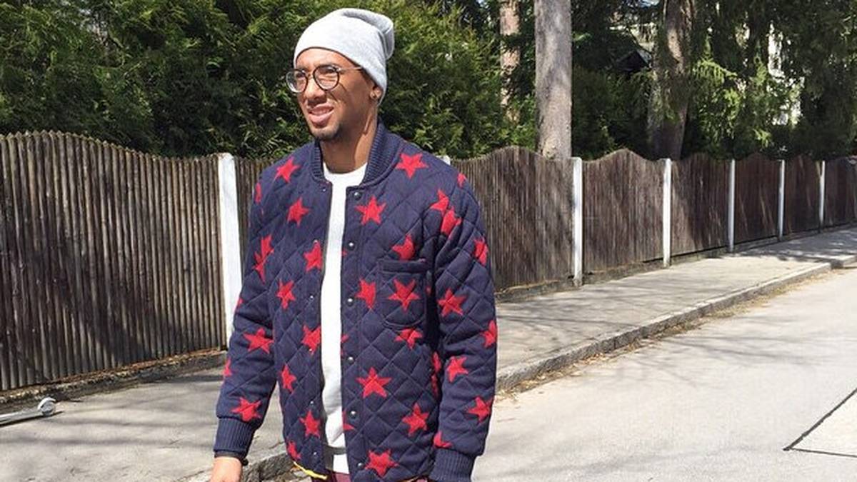 So würde vielleicht das Trikot des FC Bayern aussehen, wenn alle Meisterschaften in Form von Sternen verewigt wären. Die Jacke von Jerome Boateng ist jedenfalls ein guter Vorschlag für ein Jersey des Rekordmeisters