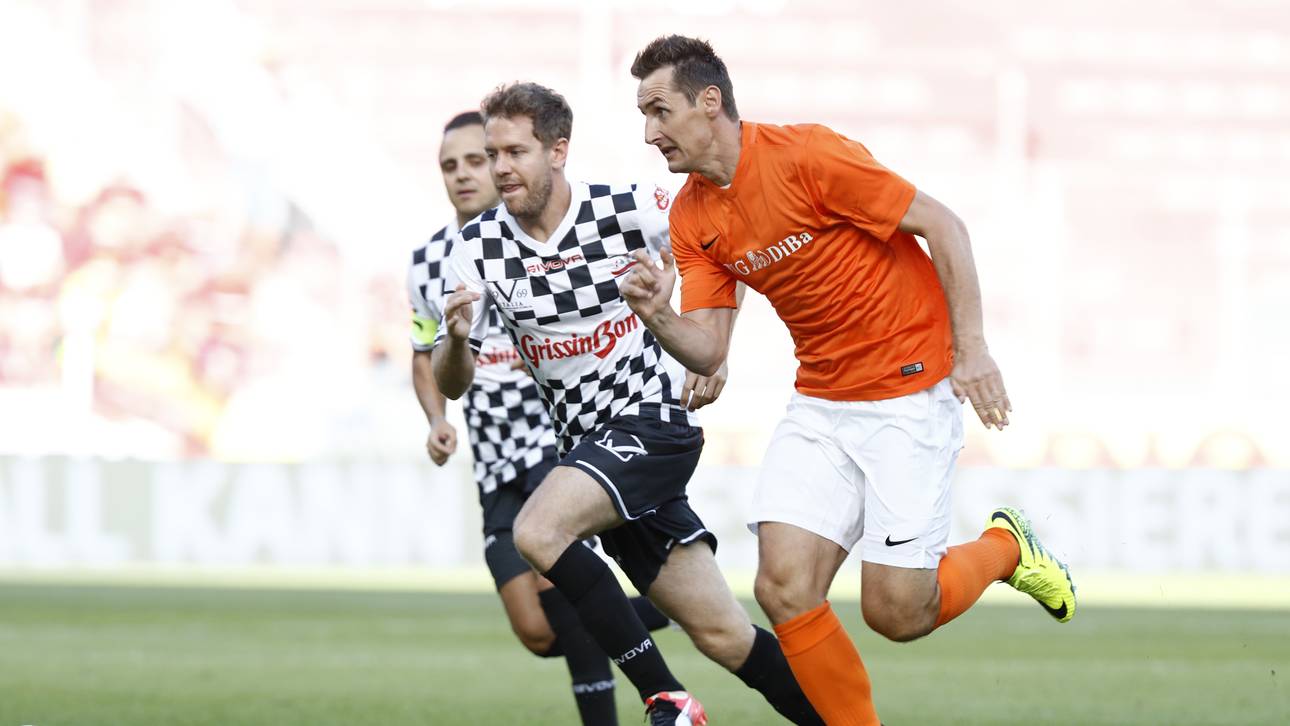 Klose spricht über Angebote