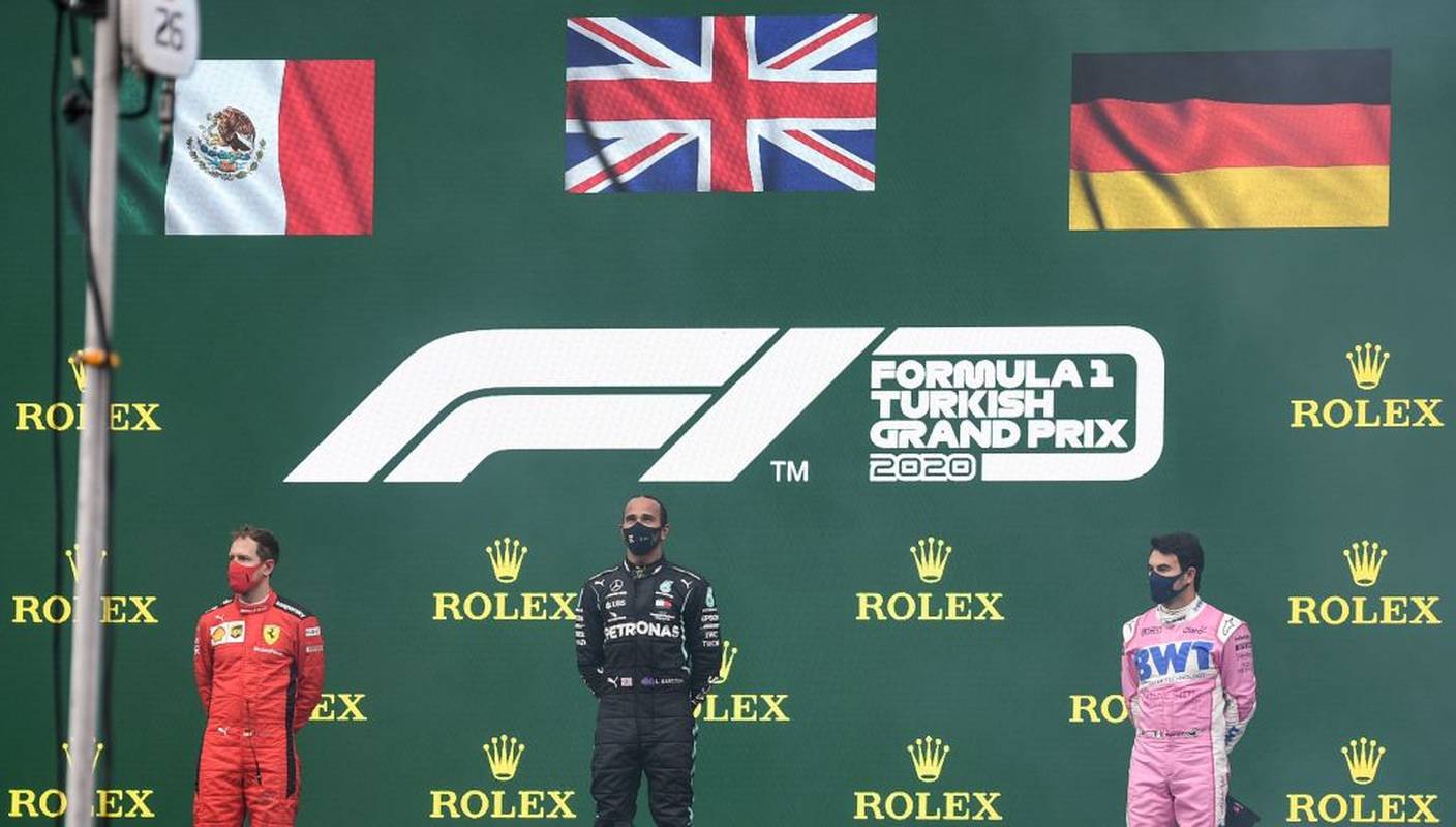 Formel 1 Turkei Gp Sebastian Vettel Und Perez Auf Podest Flagge Vertauscht