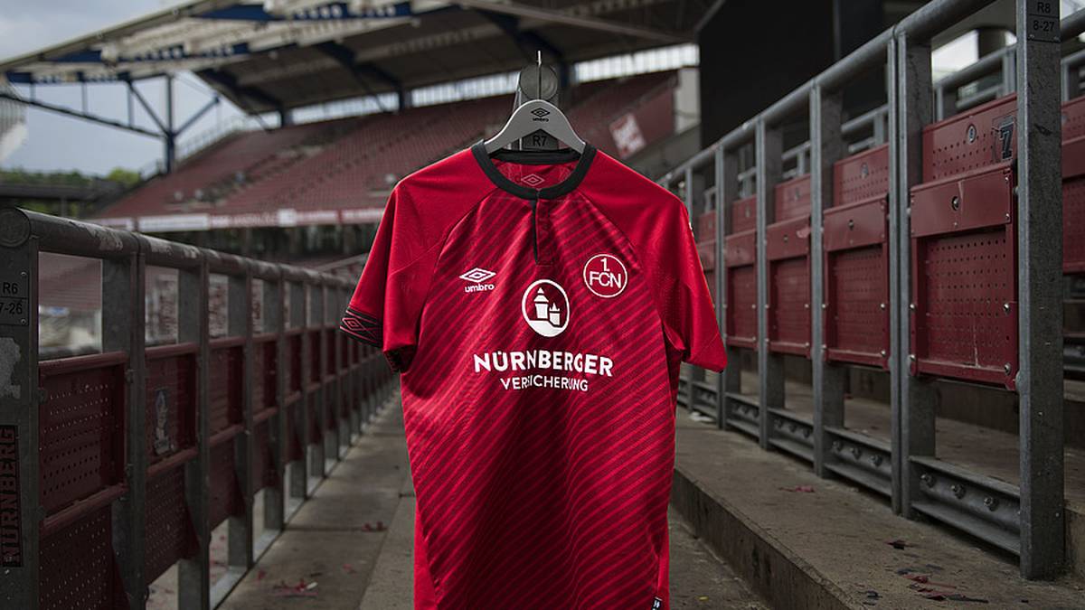 1. FC NÜRNBERG: Zum ersten Mal läuft Nürnberg in der neuen Saison in Umbro-Trikots auf. Beim Look setzt der neue Ausrüster allerdings auf Altbewährtes