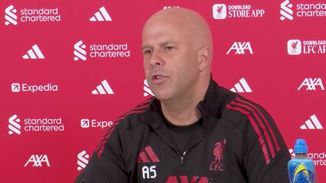 Nach seinem Achillessehnenriss gegen PSG wurde Hugo Ekitiké erfolgreich operiert. Liverpool-Trainer Arne Slot rechnet beim Ex-Frankfurter mit einer langen Ausfallzeit, glaubt aber an ein starkes Comeback.