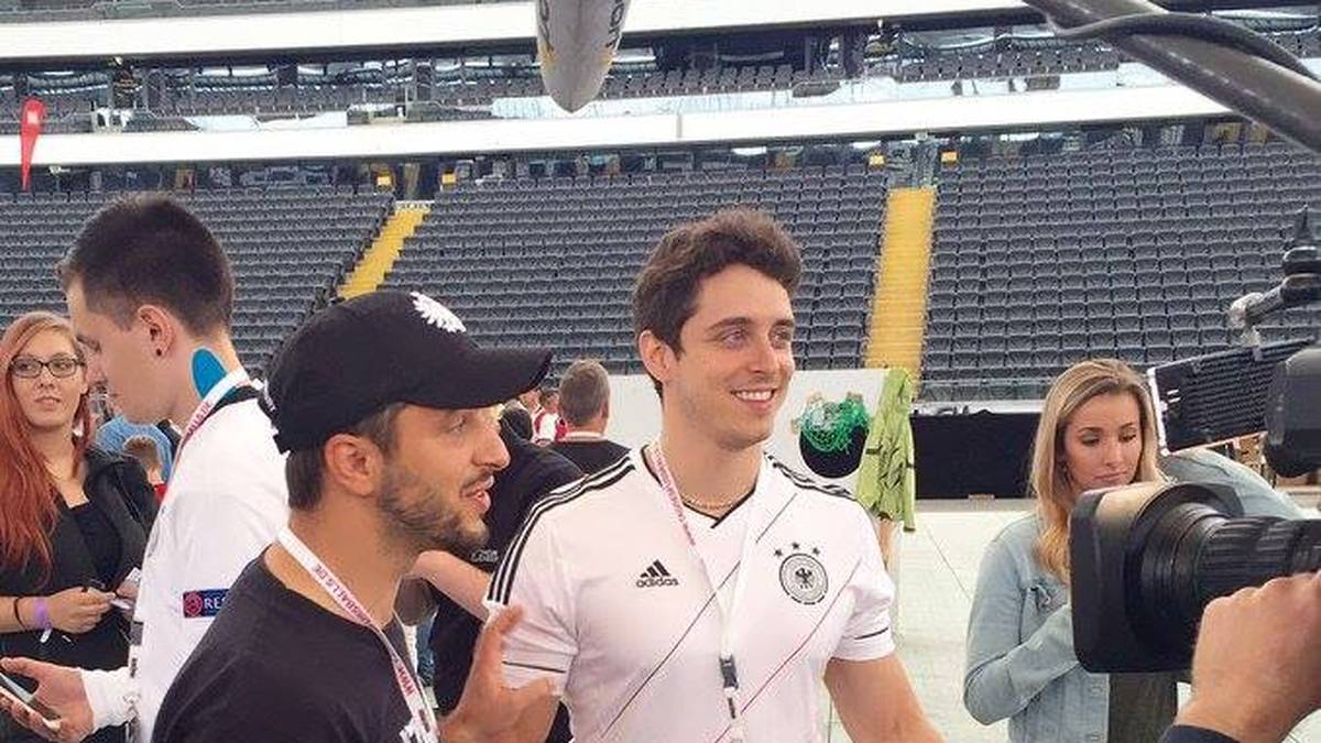 Italien gegen Deutschland. Dieses Duell wurde auch vor dem großen EM Public Viewing an der Torwand ausgetragen.