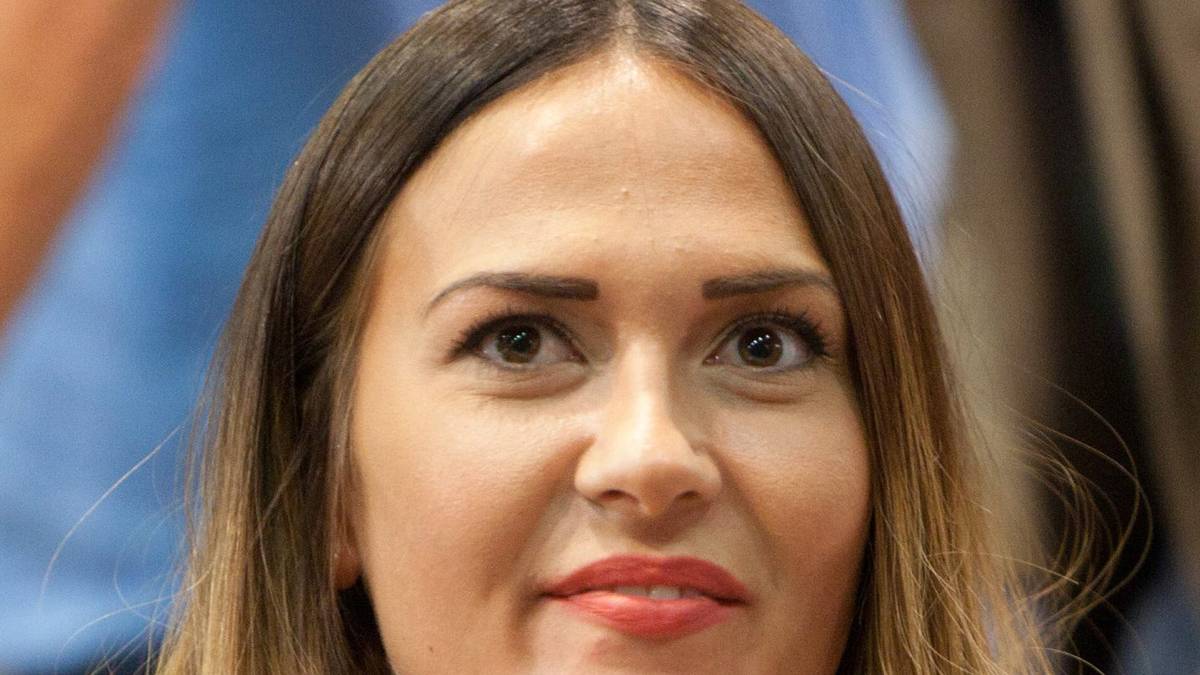 Emma Rhys-Jones ist die Freundin von Gareth Bale. Gemeinsam hat das Paar eine Tochter. Bale ist der große Star im Team der Waliser