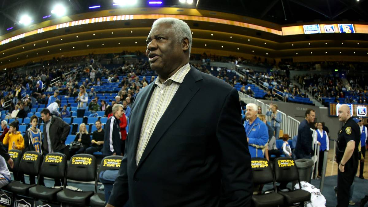 Doch trotz dieser Dominanz konnte Robertson nur einen Titel in seiner Laufbahn gewinnen. 1971 holte er mit den Milwaukee Bucks an der Seite von Kareem Abdul-Jabbar die Meisterschaft. Sowohl bei den Cincinnati Royals als auch bei den Bucks hängt sein Trikot unter der Hallendecke