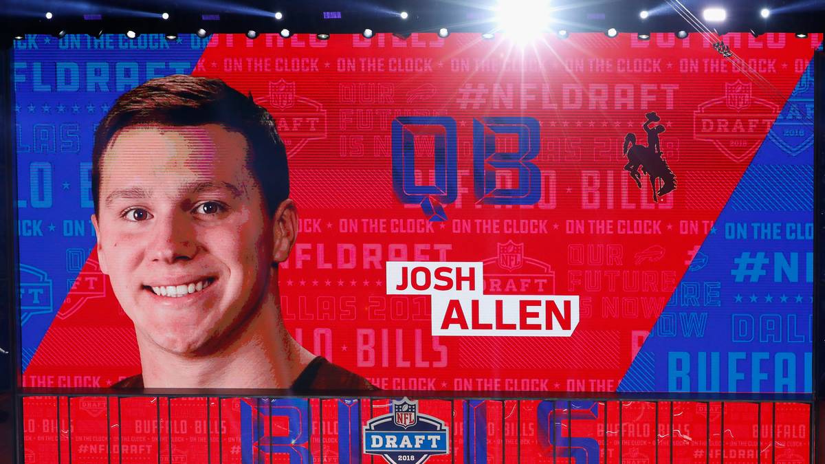 Pick Nr. 7 - JOSH ALLEN (Quarterback, Wyoming) - Buffalo Bills (Trade mit Buccaneers): Große Hände und ein Monster-Arm zeichnen den Spielmacher aus. Im besten Fall ist er eine Mischung aus Ben Roethlisberger und Carson Wentz. An Fußarbeit und Wurfbewegung muss er aber noch arbeiten 