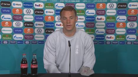 Am Dienstag trifft Deutschland im EM-Achtelfinale auf England. Manuel Neuer kann sich eine kleine Spitze nicht verkneifen.