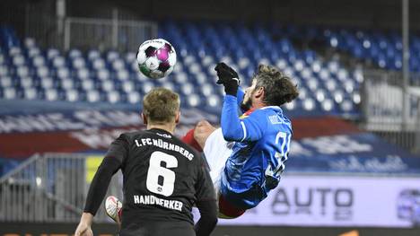 Fin Bartels (r.) traf im Hinspiel zum 1:0 für Holstein Kiel