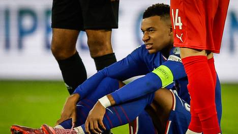 Frankreich-Trainer Didier Deschamps spricht über Kapitän Kylian Mbappé, der trotz eines Tores und einer Vorlage gegen Aserbaidschan mit einer Knöchelverletzung ausgewechselt werden musste. 