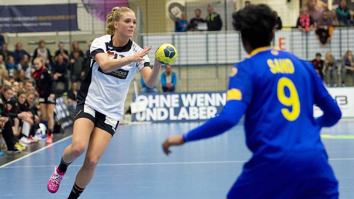 Anne Hubinger, 23, Rückraum rechts, HC Leipzig, 70 Tore in 51 Länderspielen: Auf dem Spielfeld wurfgewaltig, privat eher ein Schöngeist. Ist fasziniert von Musik und Kultur. Besuchte früher das Sportgymnasium in der Handballstadt Magdeburg. Will später selbst Lehrerin werden, studiert Grundschullehramt