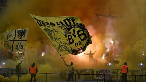 Im Dortmunder Fanblock wurde Pyrotechnik gezündet