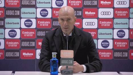 Nach der 1:2-Pleite im Heimspiel gegen Alavés wirkt Zinédine Zidane ratlos. Der Trainer kann die Niederlage nicht erklären.