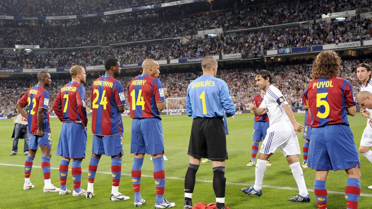BARCAS DOPPELTE DEMÜTIGUNG - 2008: Von Spannung konnte in der Folgesaison keine Rede sein. Real hatte die Meisterschaft schon vor dem Clasico eingetütet. Blöd für Barca, das dem frischgebackenen Champion in dessen Stadion Spalier stehen musste