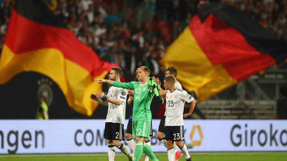 PLATZ 1 - Deutschland (27,67 Prozent): Wem der Großteil der deutschen Fans bei der WM die Daumen drückt, ist natürlich klar - und viele Fans des DFB-Teams haben sich dafür offenbar schon mit dem richtigen Equipment ausgerüstet