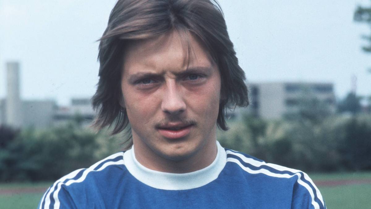 DETLEV SZYMANEK: Nur zwei Monate später ging es wieder rund - diesmal mit besserem Ausgang für die Bayern. Beim Elf-Tore-Festival zwischen Bayern und Hertha BSC (7:4) gelang dem Berliner Profi am 12. Juni 1976 ein Dreierpack