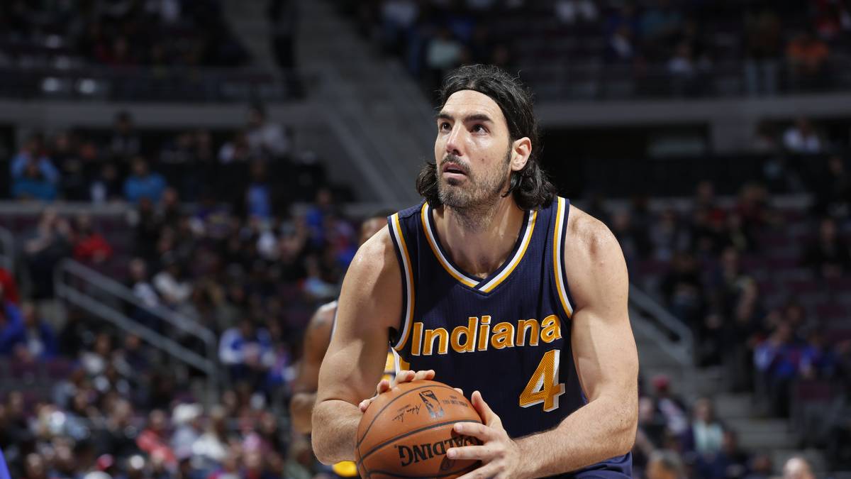 Auch sein Landsmann Luis Scola könnte seit Jahren das Mavs-Trikot tragen. 2002 muss der spätere Olympiasieger 55 Namensaufrufe warten, bis er endlich gepickt wird